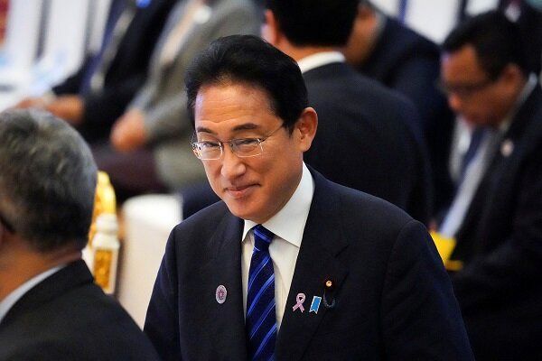 بازدید نخست وزیر ژاپن از نیروگاه هسته‌ای «فوکوشیما» 