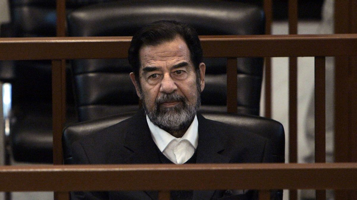 افشای جزئیاتی از لحظه اعدام صدام/ کدام افسران اطلاعاتی ایران حضور داشتند؟ + فیلم