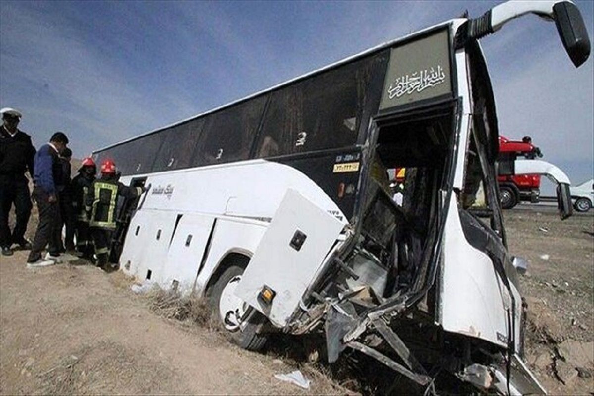  21 مصدوم در واژگونی اتوبوس مسافربری در محور رزن - آوج 