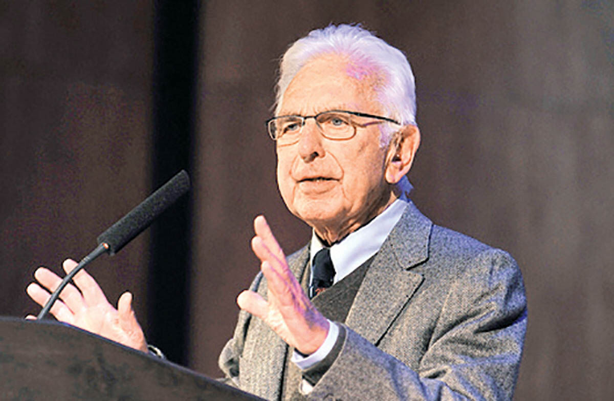 وارن بنیس  (1925-2014)  