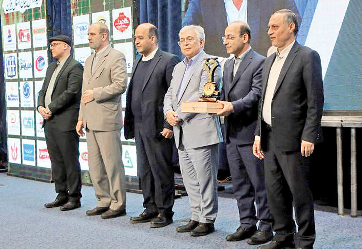 فولاد مهر سهند؛ برنده تندیس طلایی حمایت از حقوق مصرف‌کنندگان
