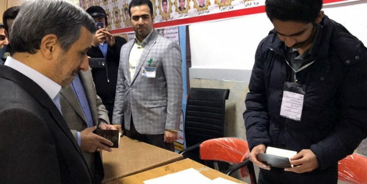 عکس| احمدی‌نژاد رای خود را به صندوق انداخت