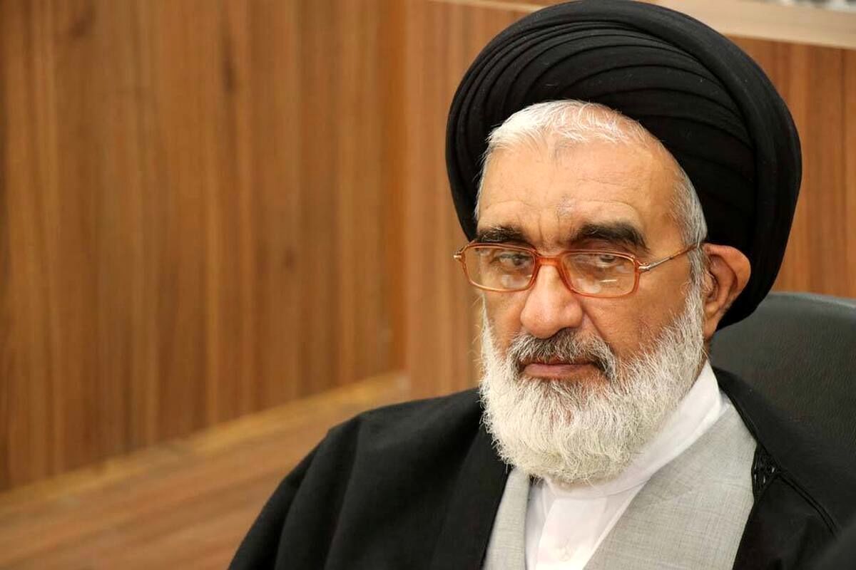 اظهارات امام جمعه قم درباره مذاکره با آمریکا / امروز ملت ایران باید در برابر یزیدیان زمان بایستد