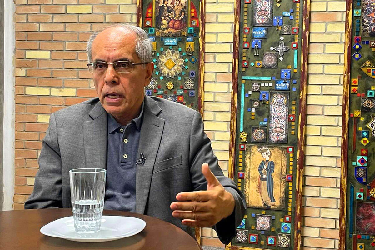 کوروش احمدی: رابطه ما با شرق هم به جایی نمی‌رسد / چین و روسیه حواسشان هست که عربستان را از دست ندهند + فیلم