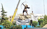 نصب مجسمه «آرش کمانگیر» در میدان ونک