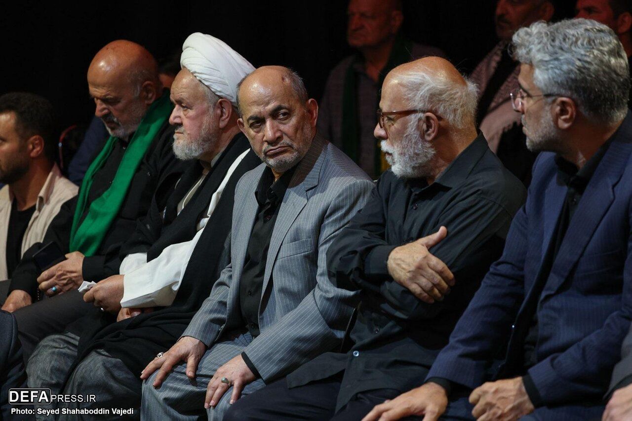 چهره های مطرح به مراسم بزرگداشت شهید «محمد باقری» رفتند / حضور زاکانی با دست شکسته + عکس 8