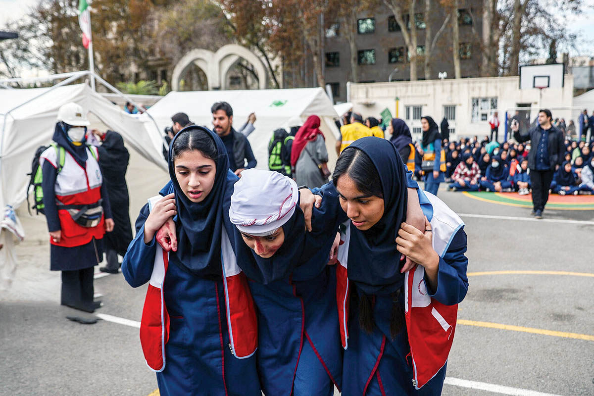 مانور «مدرسه ایمن، جامعه تاب‌آور» در مدارس اصفهان اجرا شد