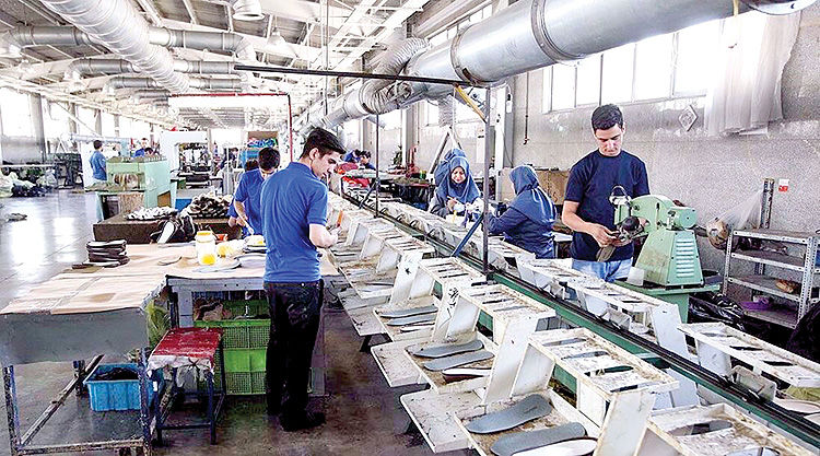 صنعت پوشاک در محاصره بحران‌ها