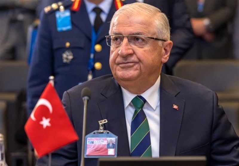 ادعای وزیردفاع ترکیه: جولانی رفتار عادلانه‌ با همه مردم سوریه دارد 