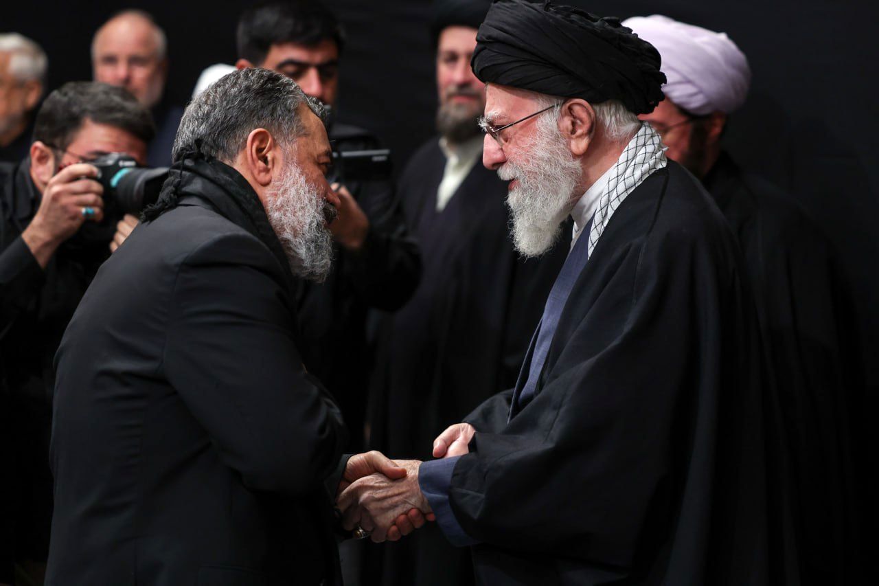 تصاویری از گفت و گوی محمود کریمی با رهبر معظم انقلاب / قالیباف و پزشکیان هم بودند 3