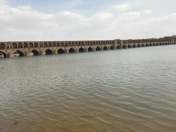  نجات معجزه آسای دختر ۱۲ ساله از داخل زاینده رود 