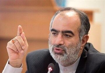طعنه سنگین حسام‌الدین آشنا به تدریس مداح معروف در دانشگاه تهران