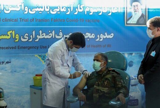 تزریق واکسن ایرانی فخرا به یکی از مسوولین+ عکس