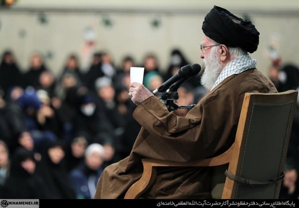 رهبر انقلاب: زن، کارگزار خانه نیست، مدیر و رئیس است