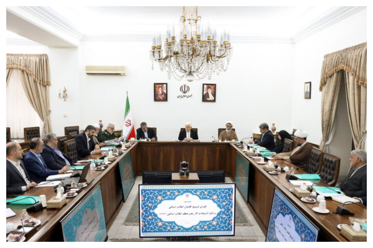 عارف: نباید در کشور از ناامیدی سخن بگوییم / در جنگ تحمیلی در مقابل آمریکا ایستادیم