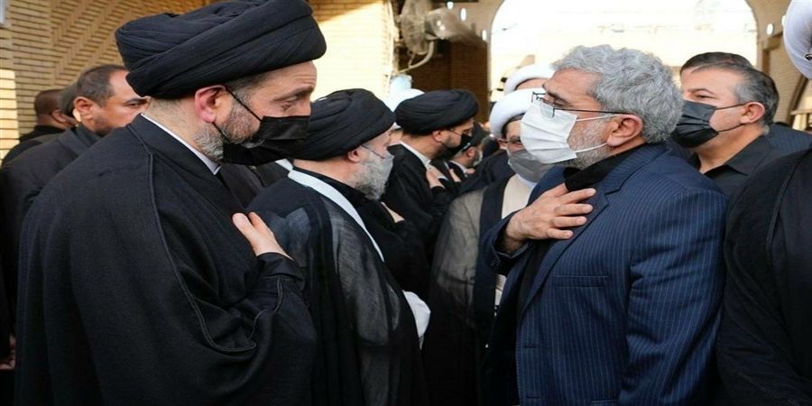 عکسی از سردار قاآنی در مراسم ترحیم آیت الله حکیم در نجف