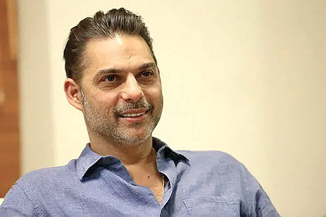 پیمان معادی مترجم کتاب شد