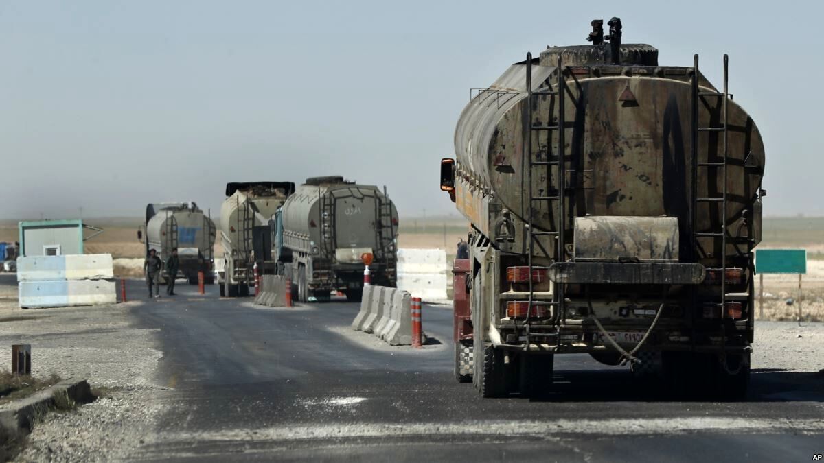 آمریکا ۴۵ تانکر نفت سرقتی از سوریه را به عراق منتقل کرد