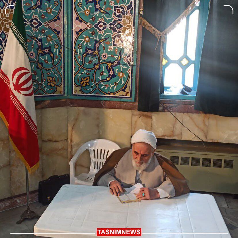 حضور علی‌اکبر ناطق نوری پای صندوق رای حسینیه ارشاد