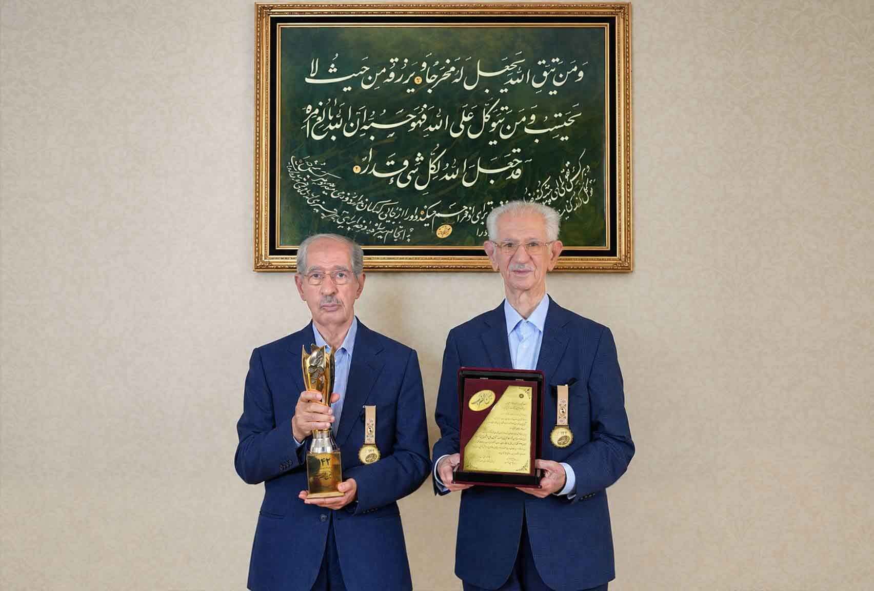 برادران نصیری تندیس دهمین جشنواره کارآفرینی امین‌الضرب را دریافت کردند