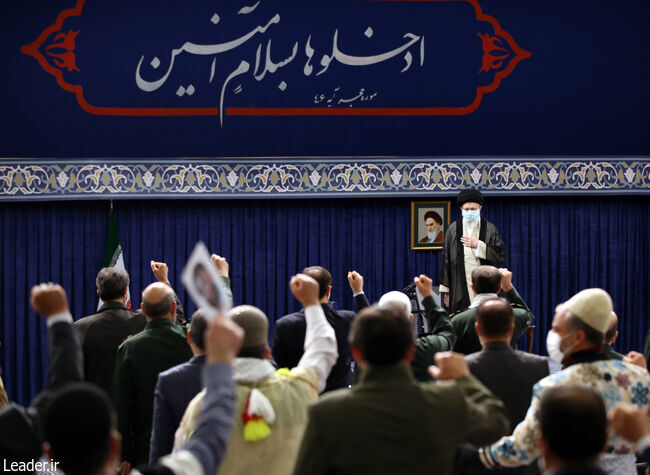 رهبر انقلاب: برنامه دشمن تضعیف ایمان و امید و القاء بن‌بست و کارنابلدی مسئولان است