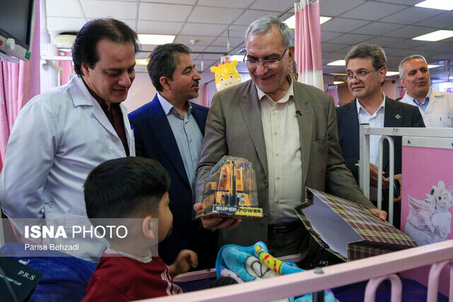خبر خوش وزیر بهداشت؛ درمان کودکان زیر ۷ سال رایگان شد