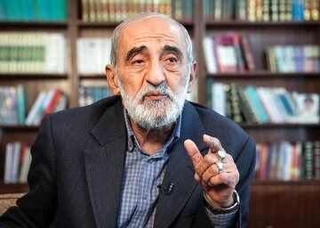 ادعای کیهان درباره نگاه رهبر انقلاب به تفاهم ایران و آمریکا/ یک جریان فکری انقلابی می خواهد رهبری را فاقد قدرت معرفی کند