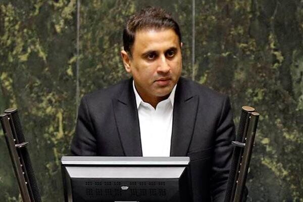 انتقاد نماینده چابهار از وزیر صمت/ چرا آیین‌نامه واردات خودرو اجرایی نمی‌شود؟