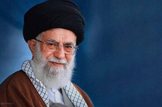 تصویری کمتر دیده شده از کوهپیمایی رهبر انقلاب