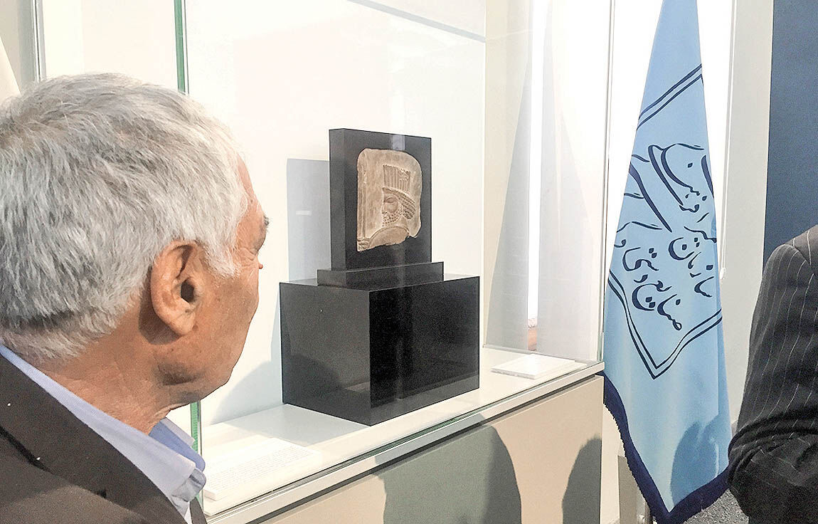 رونمایی از سوغات میراثی روحانی از نیویورک