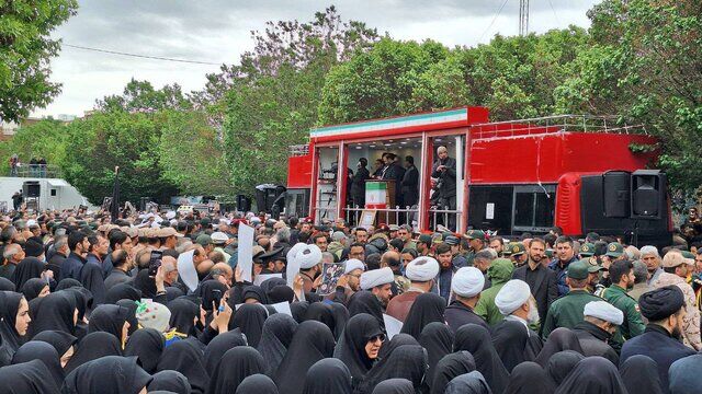 وحید شمسایی در مراسم تشییع رئیس‌جمهور و همراهانش+ عکس