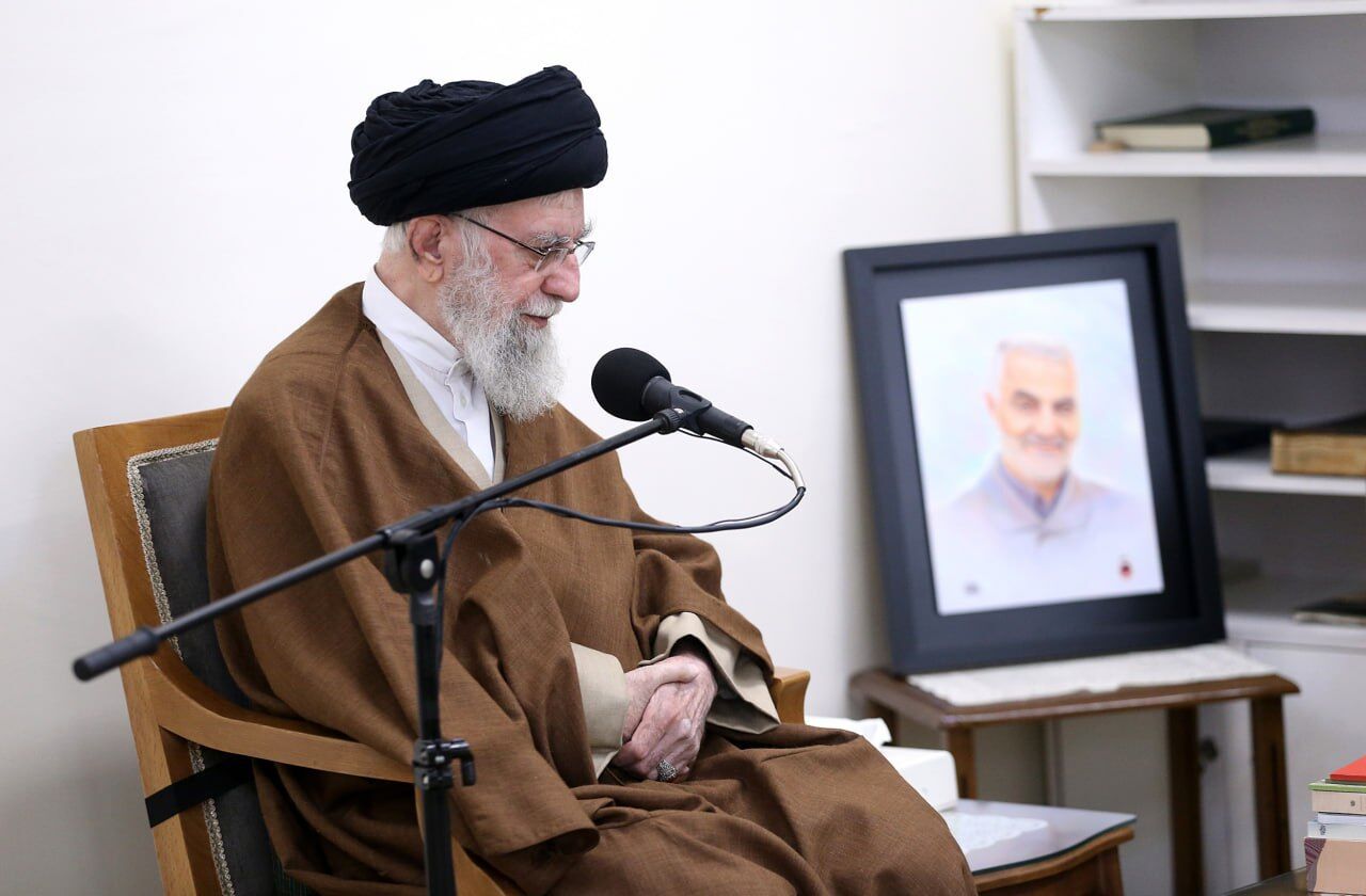 رهبر انقلاب: مهمترین خدمت سردار سلیمانی، احیای جبهه مقاومت در منطقه بوده است