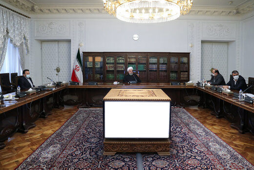 روحانی: پروتکل های بهداشتی باید با جدیت رعایت شود/ طرح فاصله‌گذاری هوشمند به صورت پلکانی اجرا می شود/ مردم در منزل بمانند