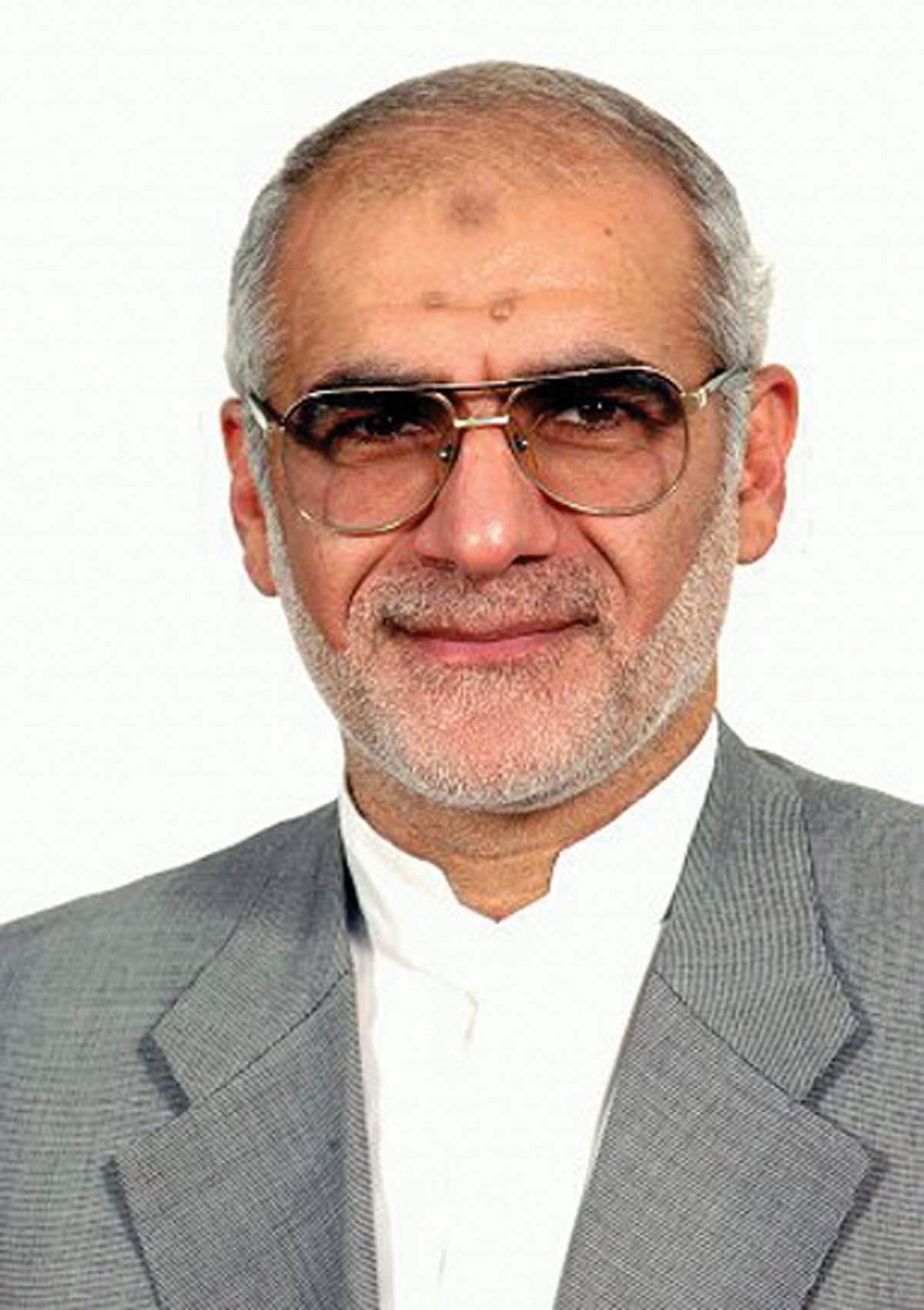 بخش خصوصی توان رقابت با دولت را ندارد