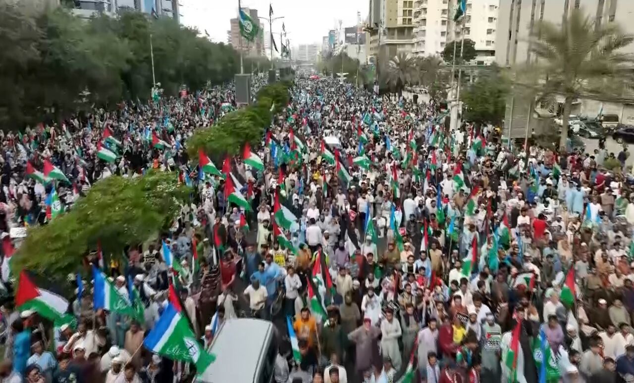 خروش کراچی؛ مردم پاکستان به خیابان آمدند / ماجرا چیست؟