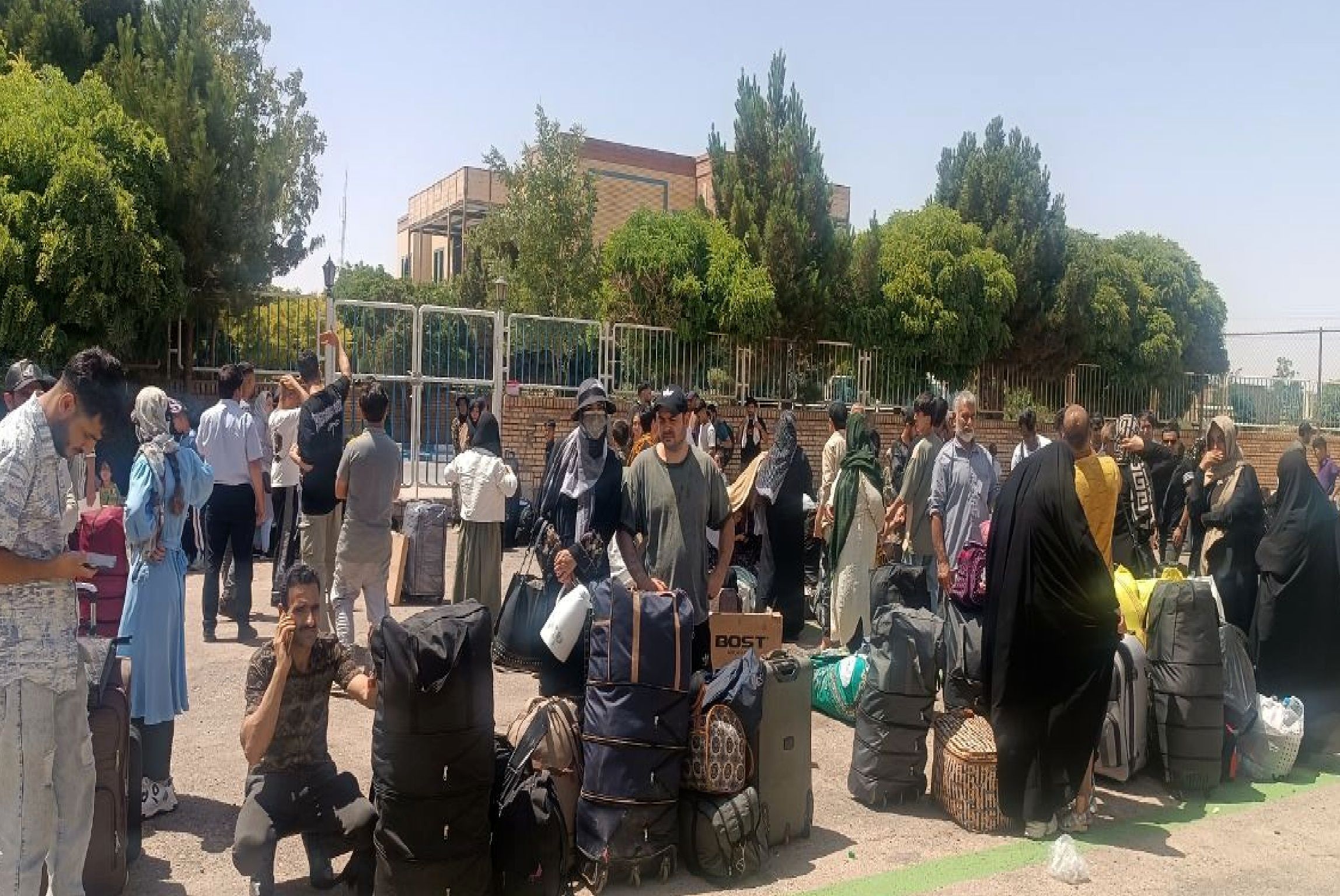 روند خروج اتباع غیرمجاز افغان در نقطه صفر مرزی ایران و افغانستان