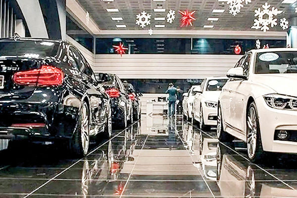 اخذ مالیات از لوکس‌سواران