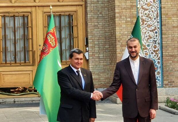 دیدار و گفتگوی وزرای خارجه ایران و ترکمنستان 