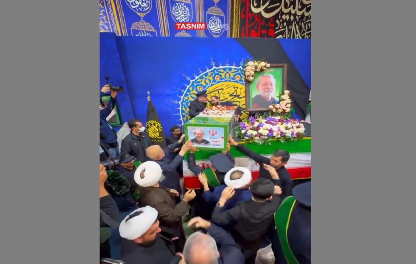 لحظه ورود پیکر شهید لاریجانی به حرم حضرت معصومه(س) + فیلم