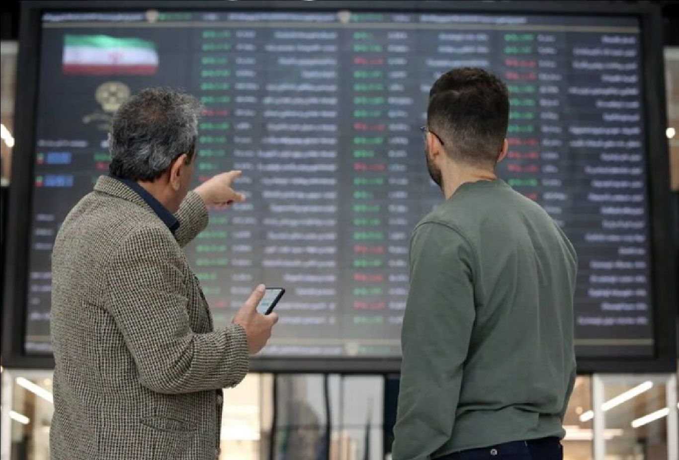 ثبت رکورد تازه در بورس؛ از رکورد معاملات تا بازگشت مبارکه + فیلم