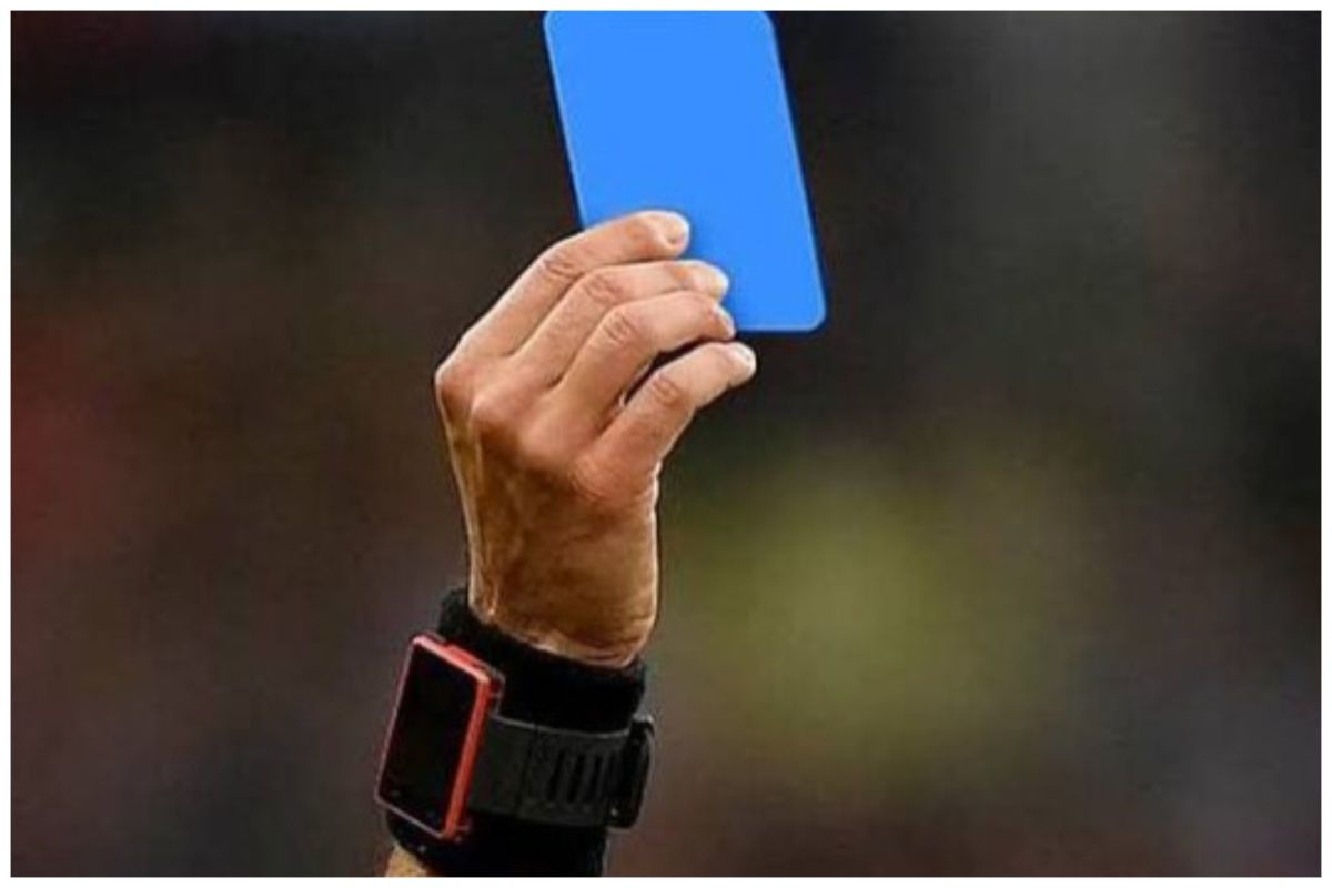 شایعاتی درباره استفاده از کارت جدید در فوتبال/ کاربرد کارت آبی چیست؟