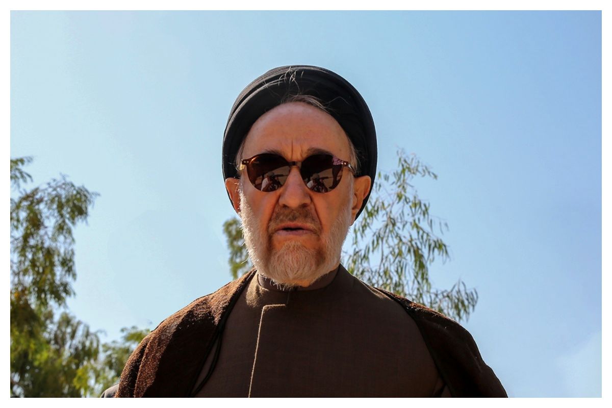 حضور سید محمد خاتمی بر مزار آیت الله سید روح الله خاتمی (ره)+ عکس