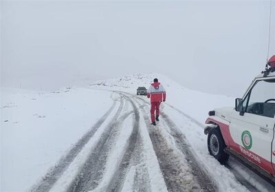 هشدار به مسافران؛ ترافیک در کندوان سنگین است/ جاده های 7 استان برفی و بارانی است