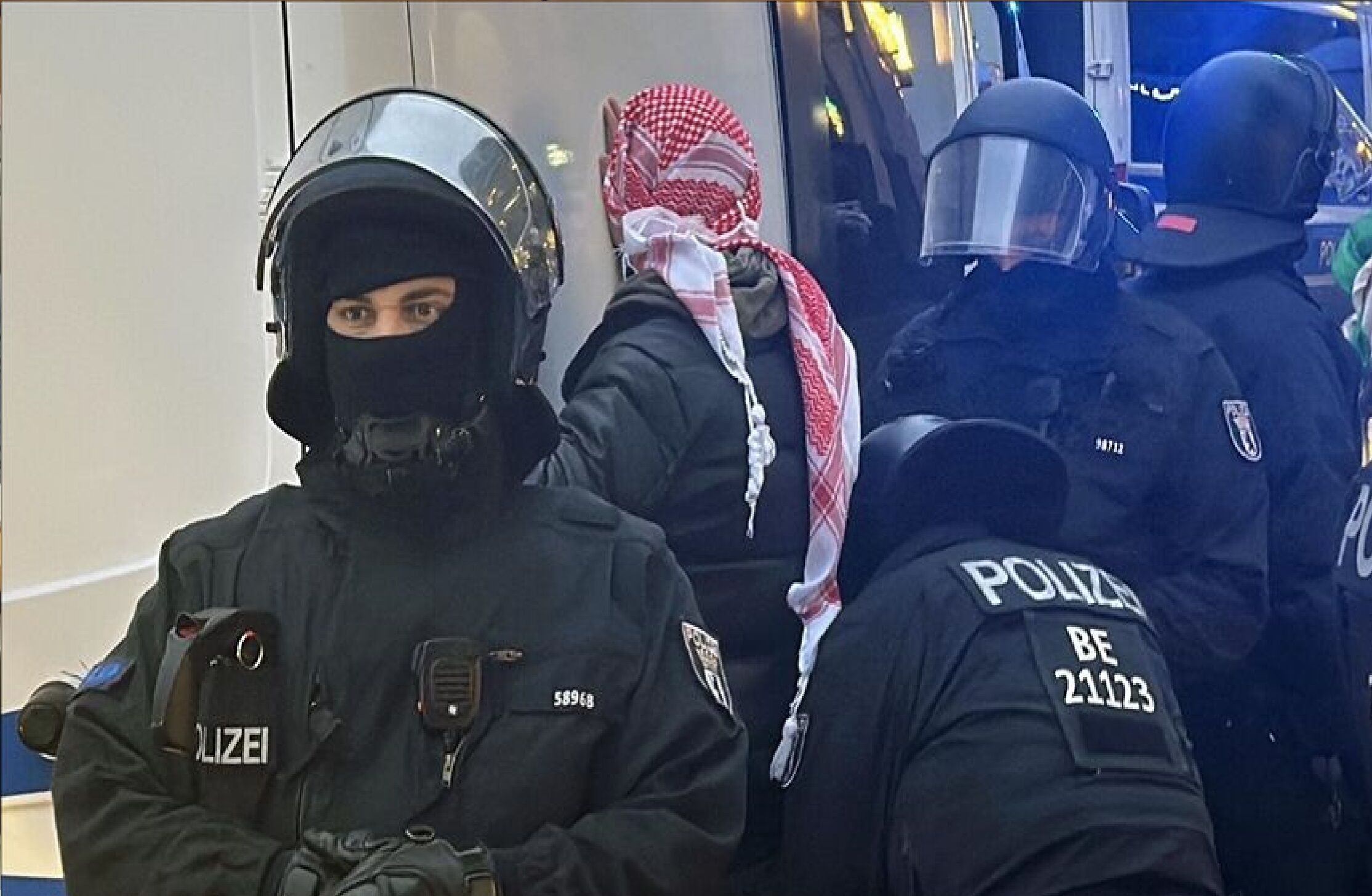 آلمان دانشجویان معترض علیه جنایت‌های اسرائیل در غزه را بازداشت کرد