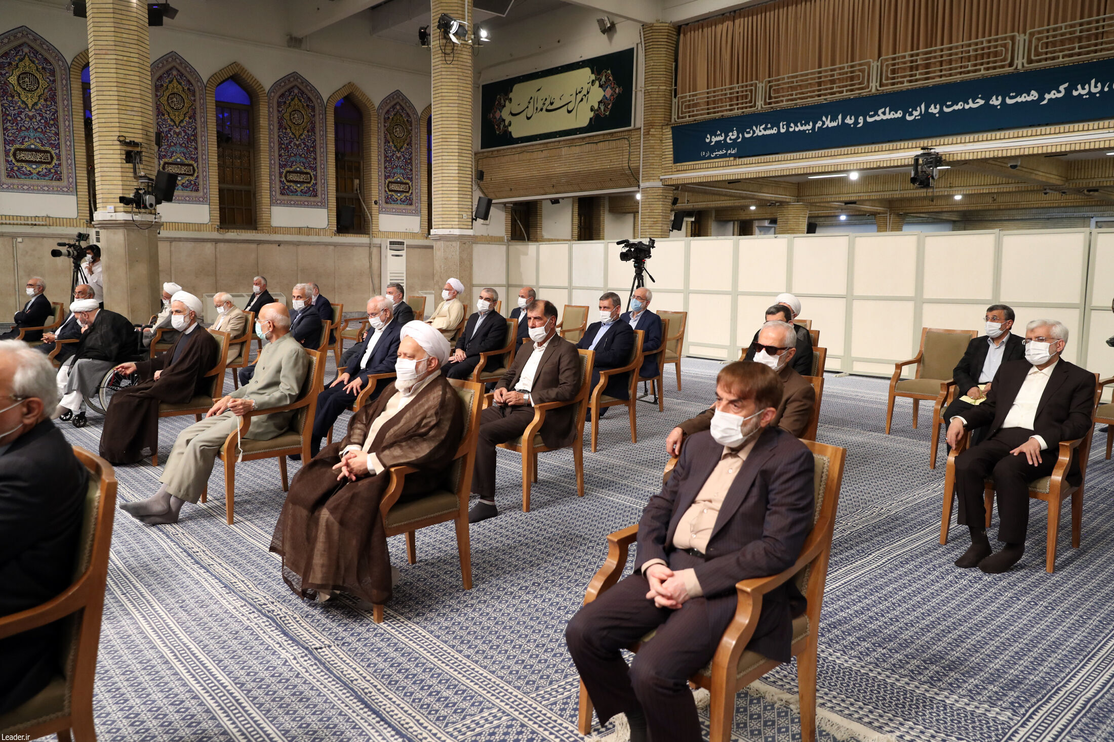 عکسی از احمدی نژاد در دیدار با رهبر انقلاب