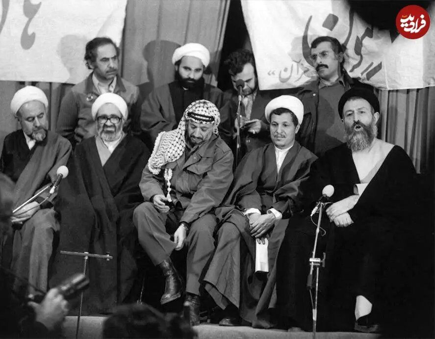 عکس/ هاشمی رفسنجانی در کنار یاسر عرفات، بهشتی و منتظری؛ بهمن ۵۷