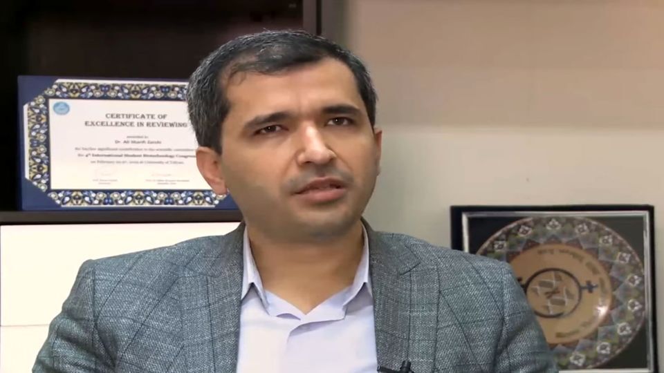 کل کل توئیتری استاد اخراجی دانشگاه شریف با عبدالله گنجی/ یاد اسکار و کن و اصغر فرهادی می‌افتیم!