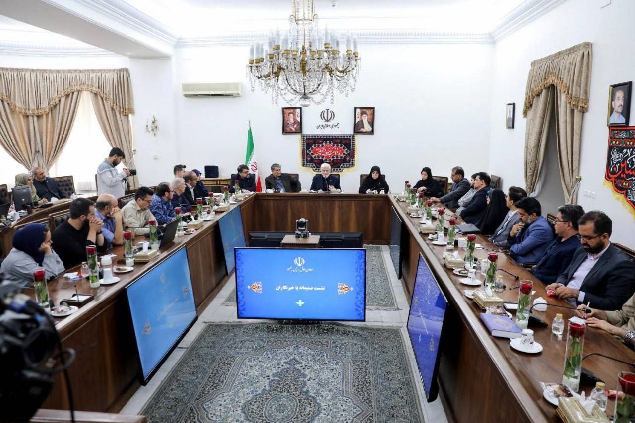 اگر شرایط مناسب باشد می‌توان با عزت مذاکرات مستقیم انجام داد