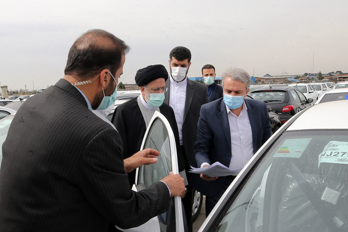 خودروی میلیاردی وزیر در راه پاستور-بهارستان
