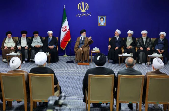 بیانات رهبر انقلاب در دیدار دستاندرکاران کنگره بینالمللی علامه میرزای نائینی